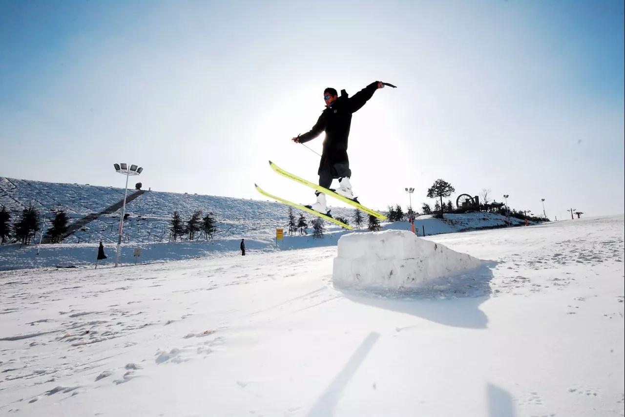 安吉江南天池滑雪场：儿童不滑雪要买门票吗